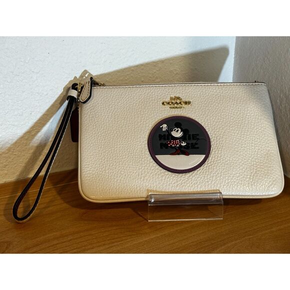 Disney x Coach Minnie Mouse Small Patch Wristlet EUC - Picture 2 of 8